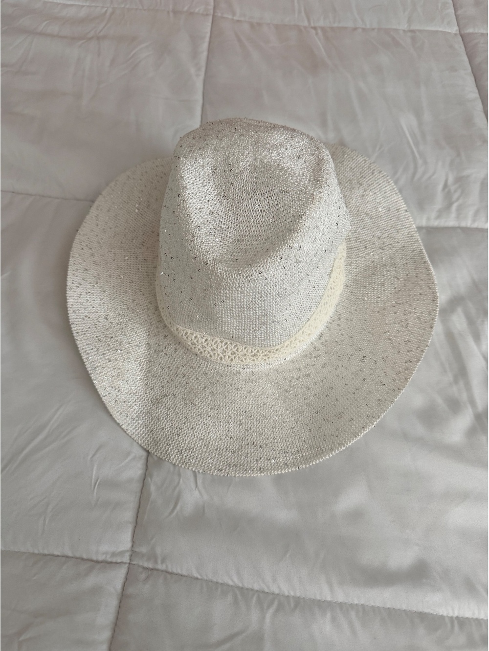 White Wide-Brim Sequin Straw Hat with Decorative Band